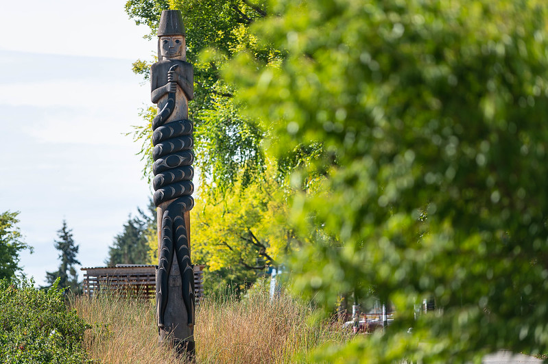 sʔi:ɬqəy̓ qeqən (double-headed serpent post), Brent Sparrow, Musqueam